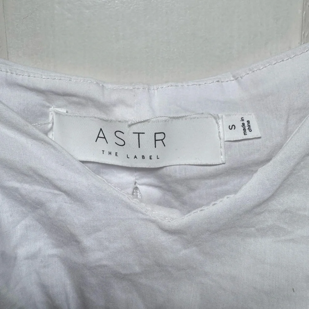 ASTR The Label White Puff Sleeve Ruched Top